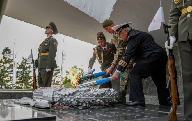 Губернатор Ставрополья: вечный огонь зажгли на мемориале ВОВ в Пятигорске