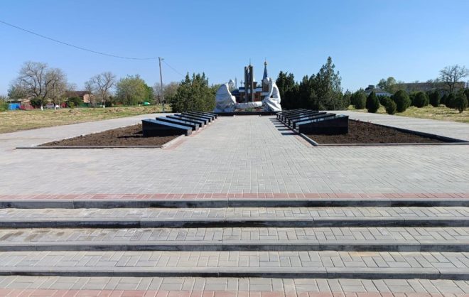 Площадь воинского мемориала отремонтировали в Красногвардейском округе