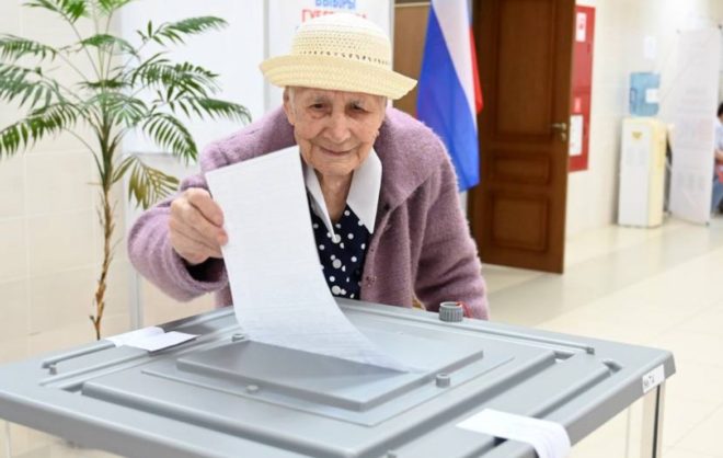 Участницу Великой Отечественной войны в Изобильненском округе поздравили с 9 Мая