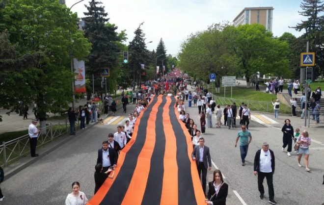 В Железноводске пронесли 80-метровую Георгиевскую ленту