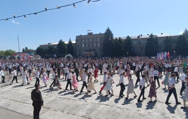 «Вальс Победы» станцевали 150 пар в Советском округе