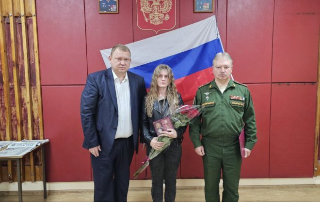 Семье погибшего бойца СВО вручили медаль в Предгорном округе