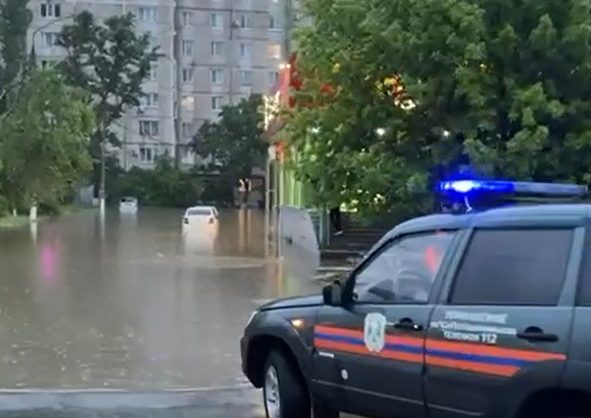 Последствия сильного ливня ликвидируют в Невинномысске
