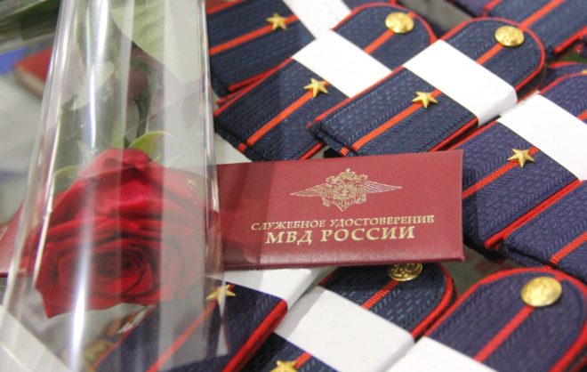 Офицерские погоны вручили 35 младшим лейтенантам полиции Ставрополья