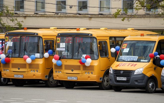 Новые школьные автобусы передал губернатор Ставрополья в 18 территорий края
