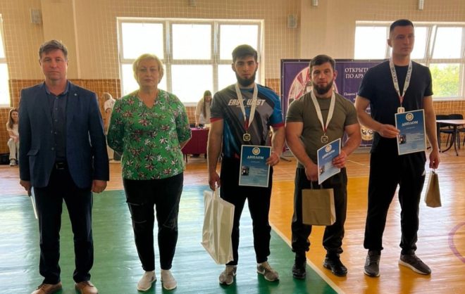 Соревнования по армрестлингу прошли в Будённовском округе
