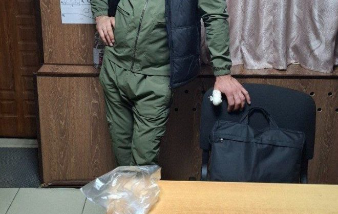 У пассажира такси изъяли крупную партию наркотиков в Кировском округе
