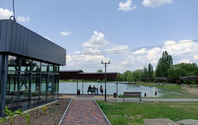 Купальный сезон стартовал на городском озере Георгиевска
