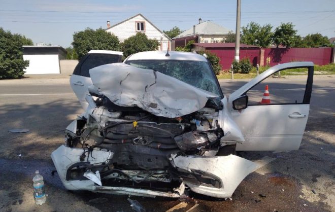 Пять человек пострадали при столкновении двух авто в Невинномысске