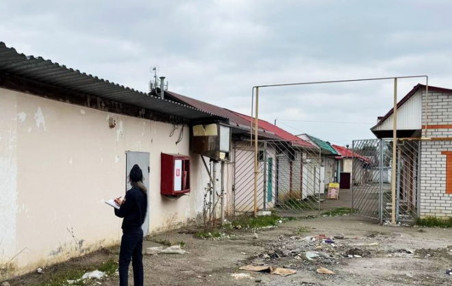 Незаконный магазин снесли в Минводах под контролем приставов
