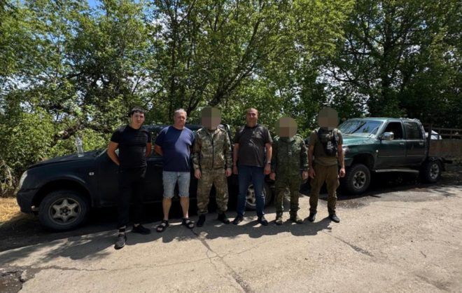Два автомобиля из Железноводска передали бойцам СВО