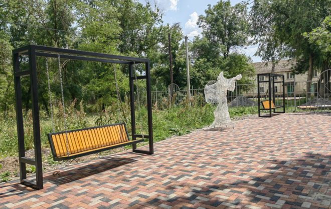 Благоустройство парка завершается в селе Курского округа