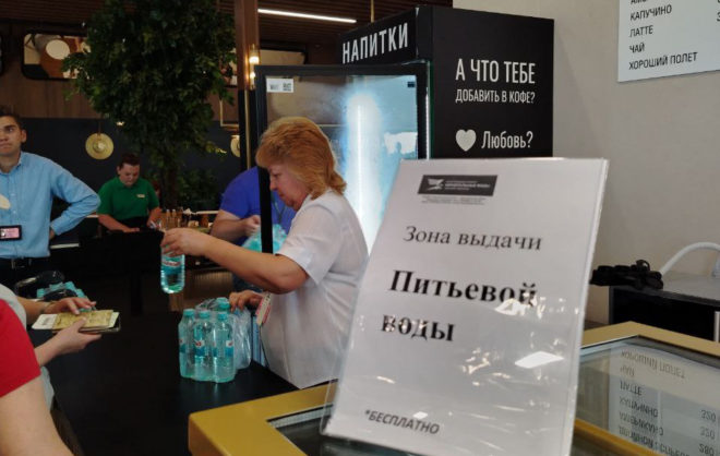Из-за сильной жары в аэропорту Минвод начали бесплатно раздавать воду