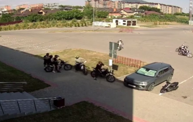 Массовый заезд подростков на мотоциклах оставила полиция Пятигорска