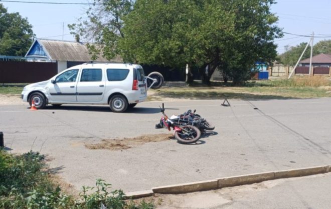 Подростка на мопеде сбил автомобиль в Красногвардейском округе