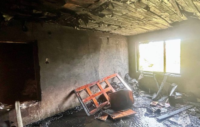 Пожар полностью уничтожил мансарду в частном доме в Предгорном округе