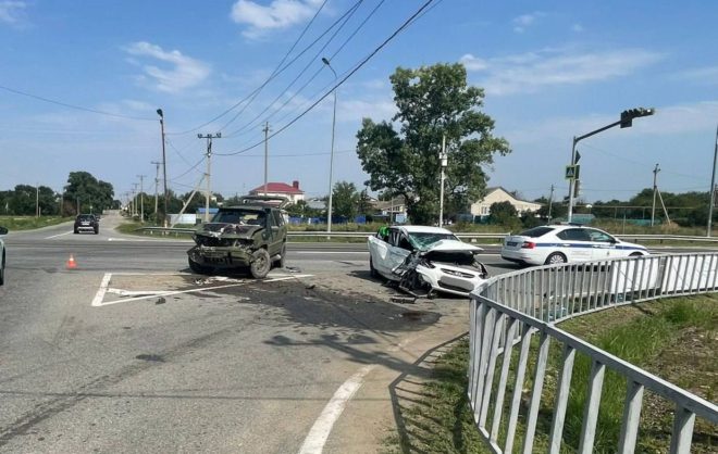 В Кочубеевском округе в столкновении двух авто пострадали 4 человека