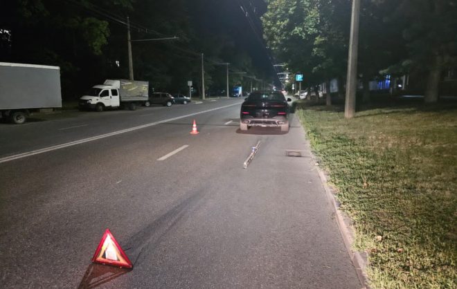 Иномарка наехала на мужчину на улице Мира в Ставрополе