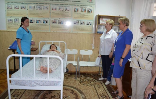 Помощники по уходу начали работу на Ставрополье