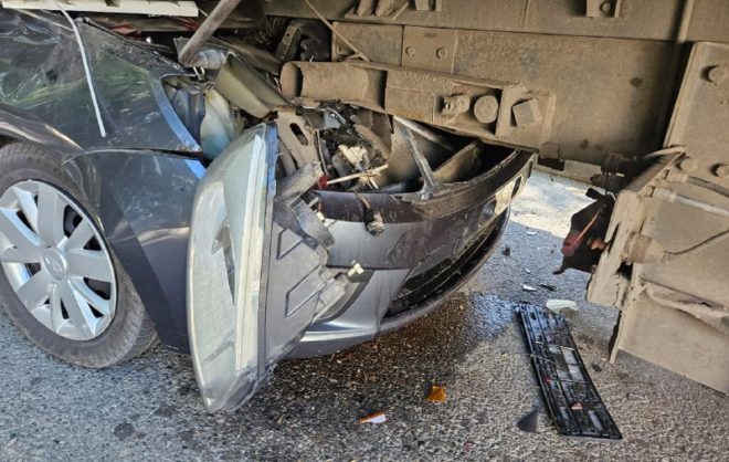 Два человека пострадали при ДТП с грузовиком в Ставрополе
