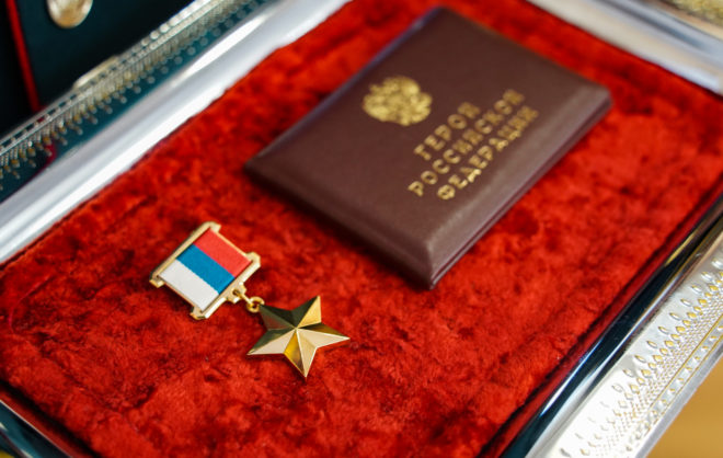 Губернатор Ставрополья вручил награду родным Героя России