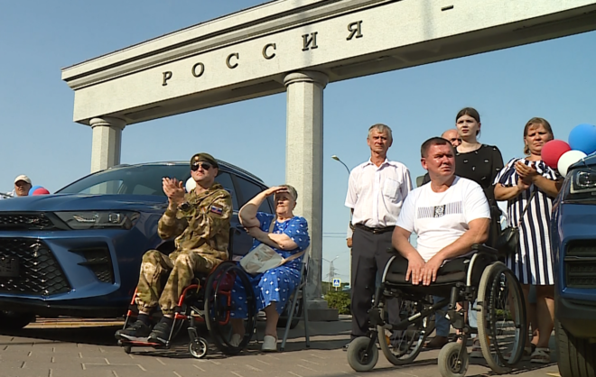 В Ставрополе передали автомобили ветеранам СВО для возвращения к активной жизни