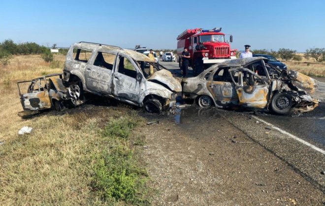 При ДТП с возгоранием в Изобильненском округе погибли 2 человека