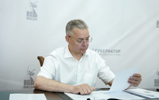 Губернатор поручил разобраться с поломкой лифта в многоэтажке в Изобильном