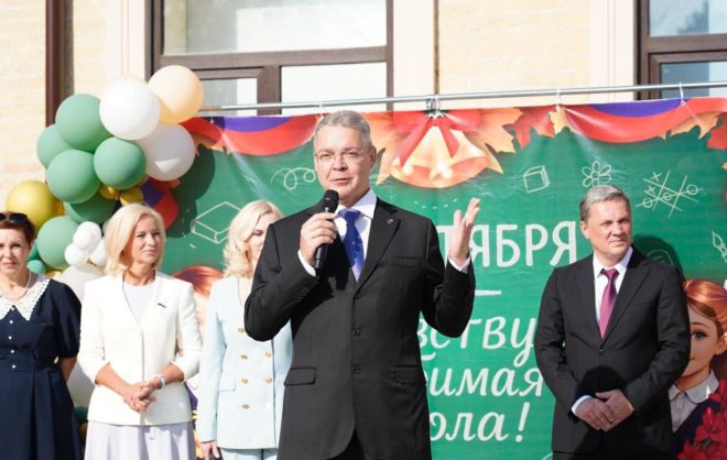 Глава Ставрополья встретил День знаний в школе Пятигорска