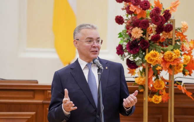 Губернатор Ставрополья вручил награды школьникам-олимпиадникам