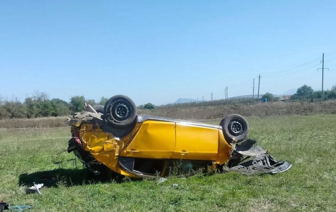Два человека пострадали при опрокидывании авто в Предгорном округе