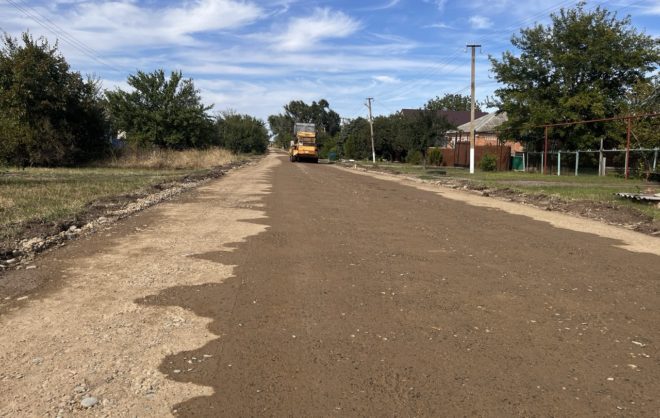 В станице в Новоалександровского округа начали ремонт дороги