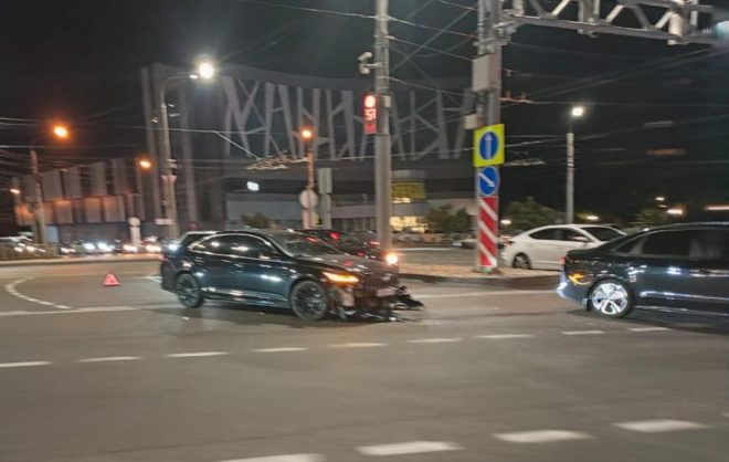 Три легковушки столкнулись в Ставрополе на улице Доваторцев