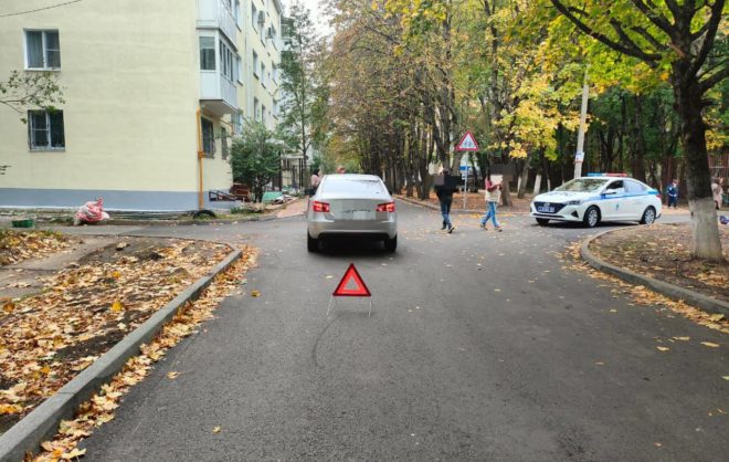 Водитель легковушки сбила школьника во дворе Ставрополя