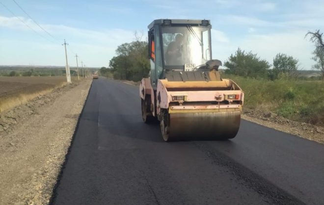 Ремонт дороги завершают в Новоалександровском округе
