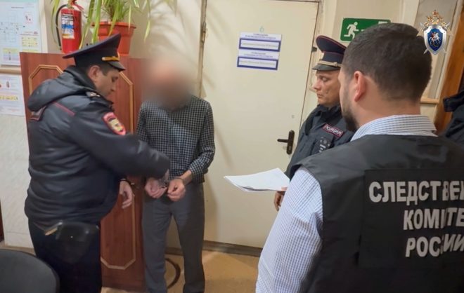 В Левокумском округе мужчина проник в чужой дом и пытался задушить знакомую