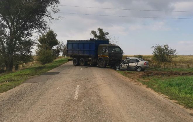 Три человека пострадали в аварии с грузовиком на Ставрополье