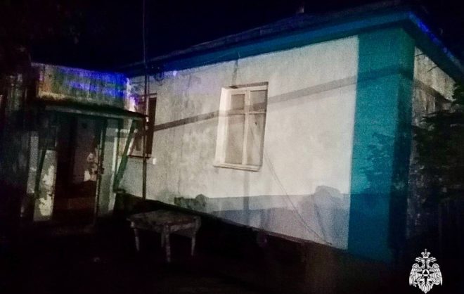Крыша жилого дома сгорела в селе Надежда на Ставрополье