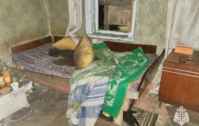 Бездомный мужчина устроил пожар в заброшенном доме в Ставрополе