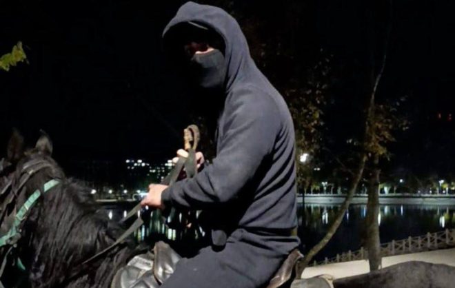 Всадника с плёткой из Кисловодска заключат под стражу после нападения на людей