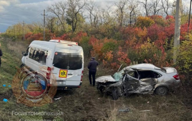 Водитель погиб при столкновении с экскурсионным микроавтобусом на Ставрополье