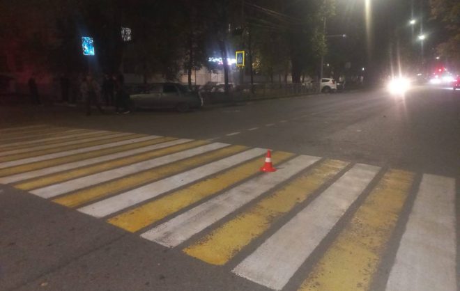 В Невинномысске несовершеннолетний сел за руль и сбил пешехода на зебре