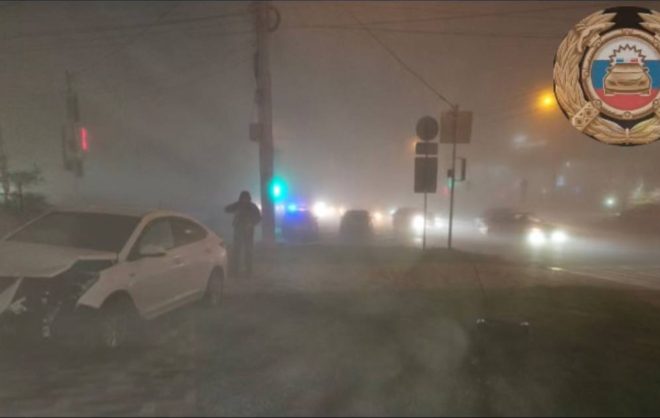 На перекрёстке в Ставрополе столкнулись два автомобиля