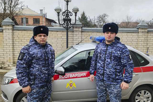 Ворвавшегося с ножом в аптеку мужчину задержали в Пятигорске