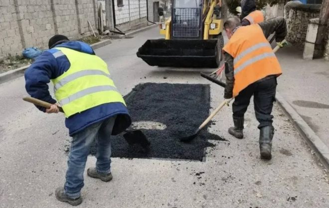 Асфальтная служба в Кисловодске восстановила больше 750 квадратных метров дорог