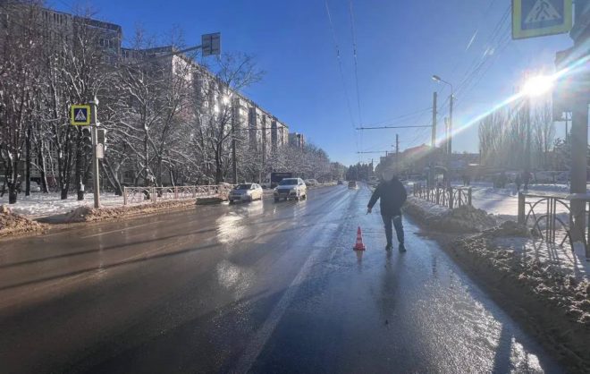 Водитель в Ставрополе сбил женщину на светофоре
