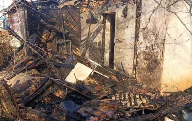 Загоревшийся обогреватель спалил частный дом в Шпаковском округе