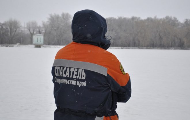 Провалившегося под лёд мужчину спасли в Ессентуках