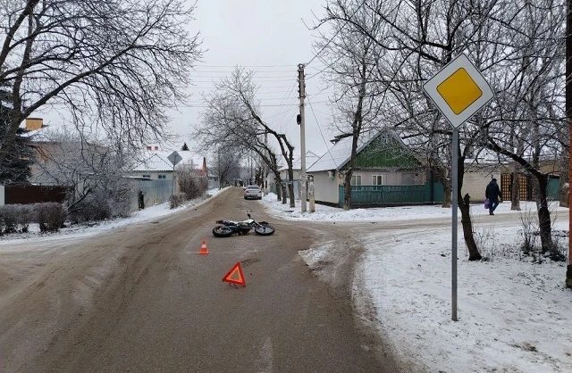 Девочка-подросток на питбайке попала в больницу после ДТП в Пятигорске