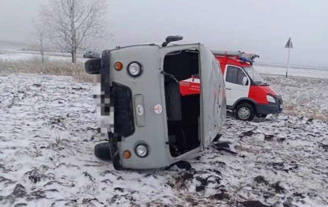 УАЗ скорой помощи опрокинулся в Минераловодском округе